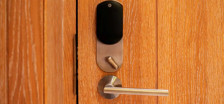 Automatic Locking Door Knob Angus